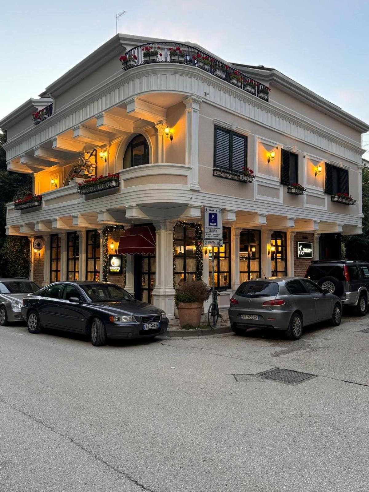 Vila Koja Boutique Hotel Tiranë Ngoại thất bức ảnh